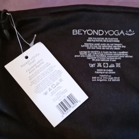 Beyond Yoga Accessories Nwt Beyond Yoga Black Pocket Infinity Scarf